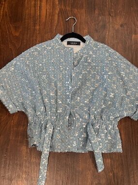 AKIRA Light Blue Textured  Button-Down Top sz M